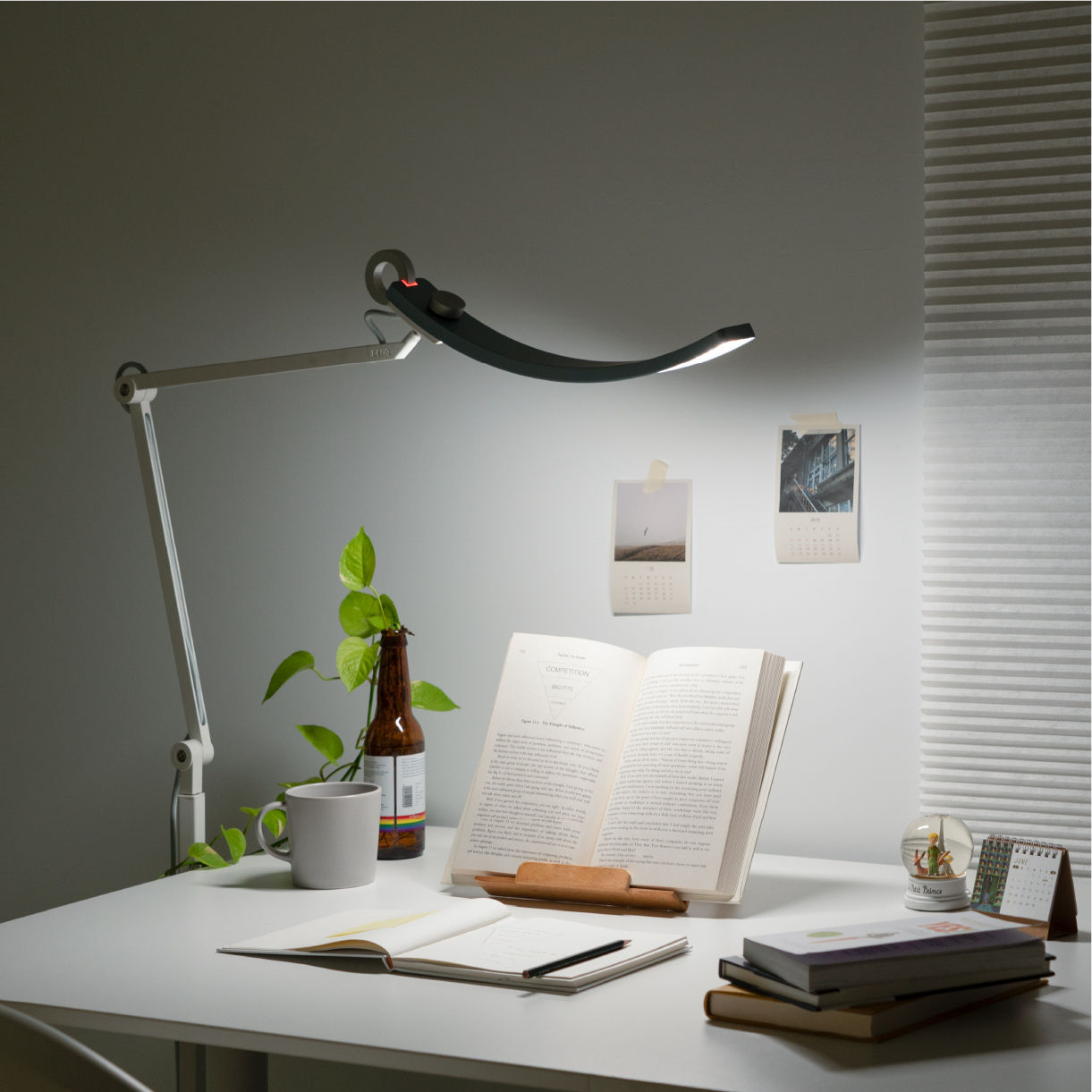 螢幕閱讀模式​，內建光感應器，自動偵測桌面亮度