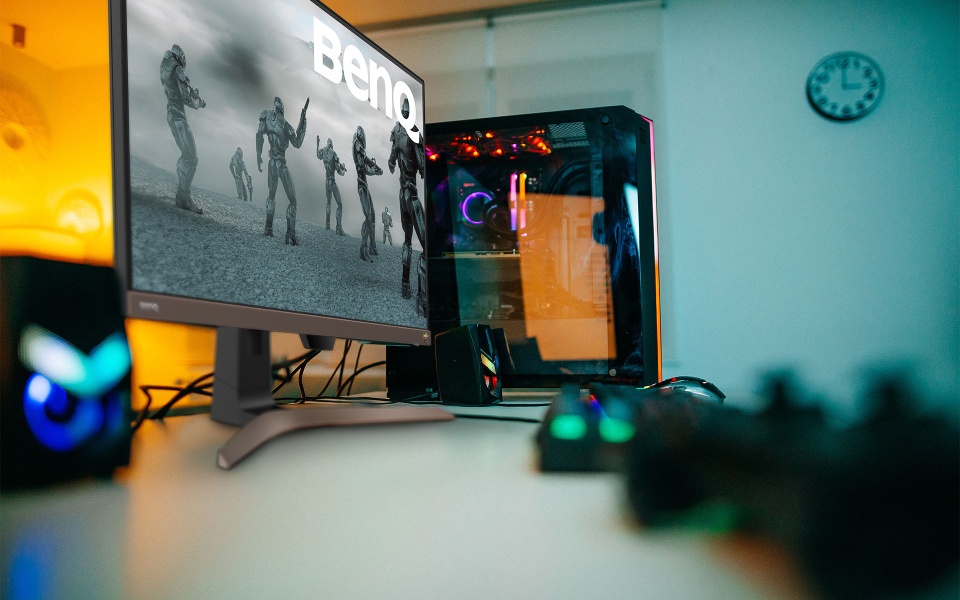 EW2880U leverages IPS panel with 16:9 90% DCI-P3 wide color gamut and superior audio to get to party your way