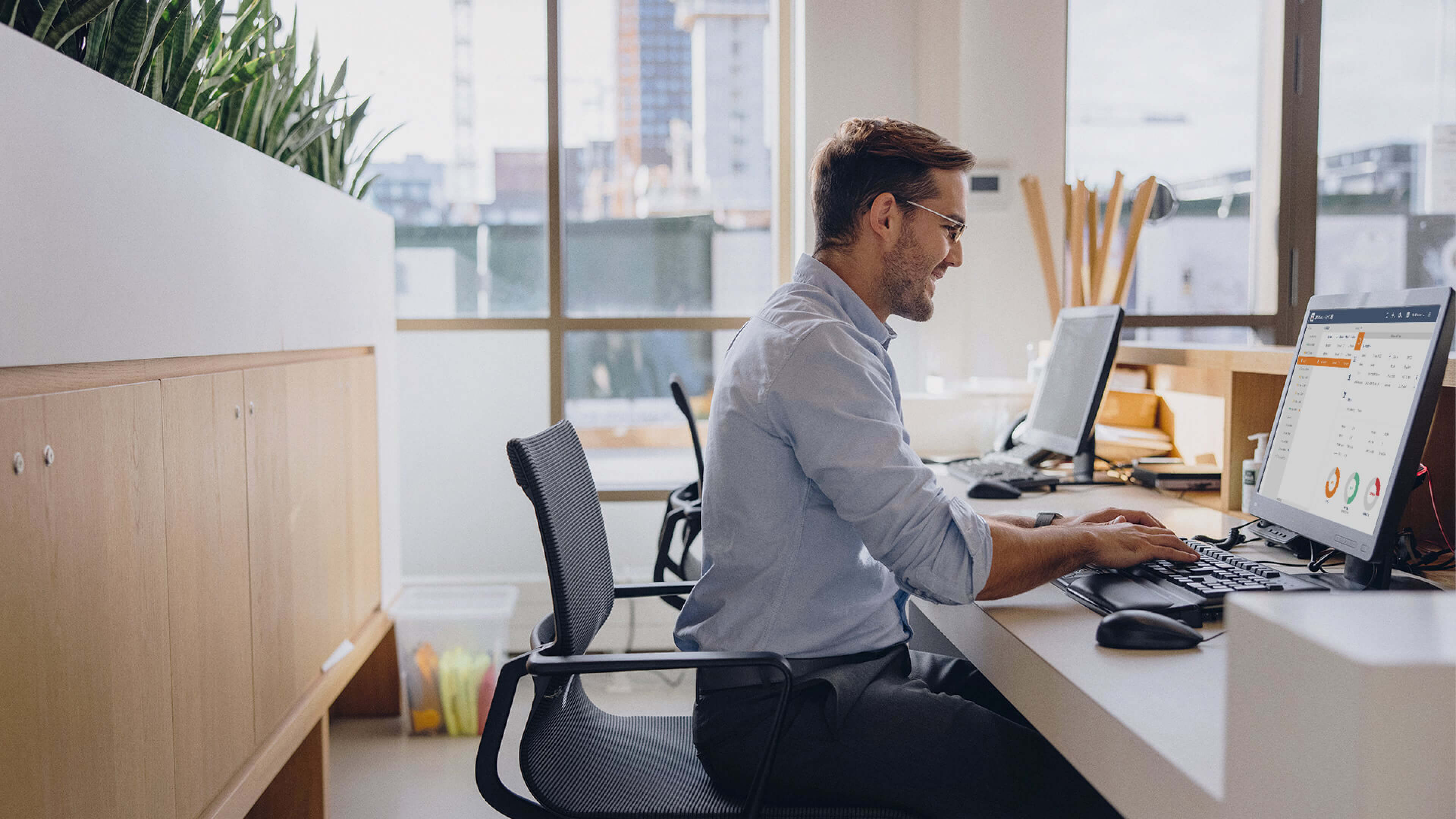 IT manager and admin manage BenQ Boards remotely on their laptop