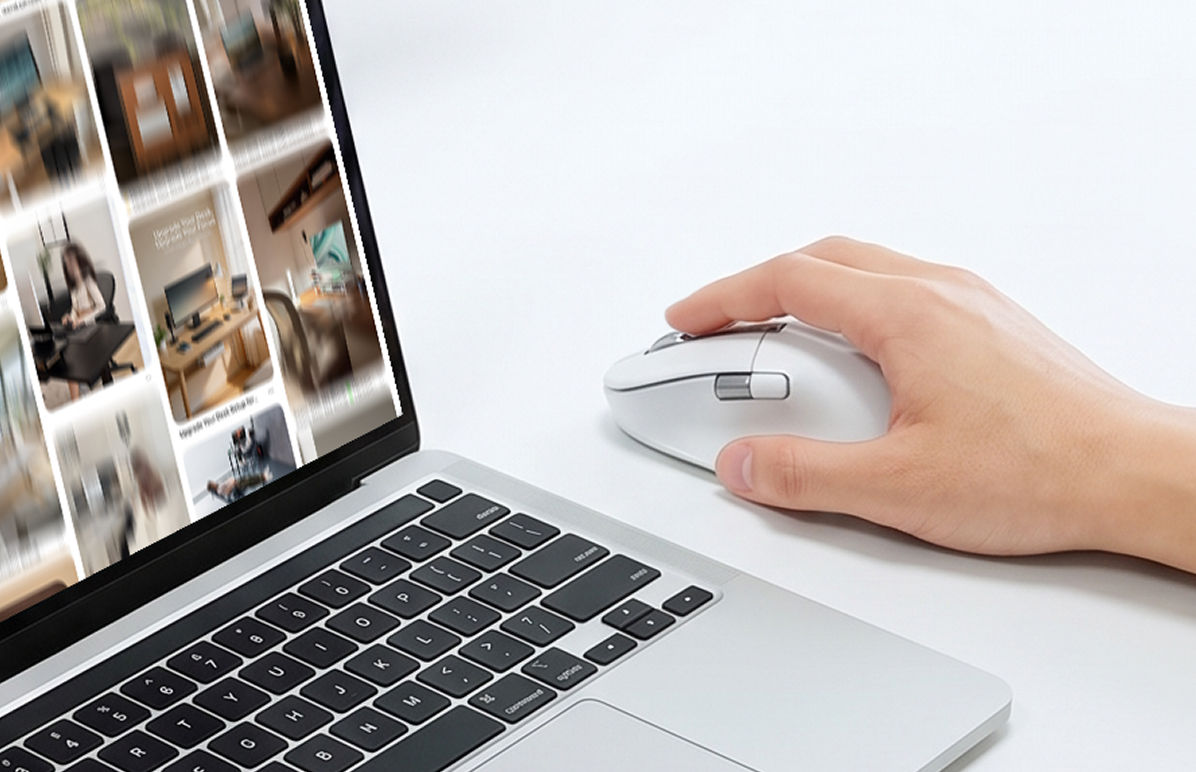 INFTYLAB M Mouse used with a MacBook, showing smooth scrolling designed to feel familiar for Mac users.