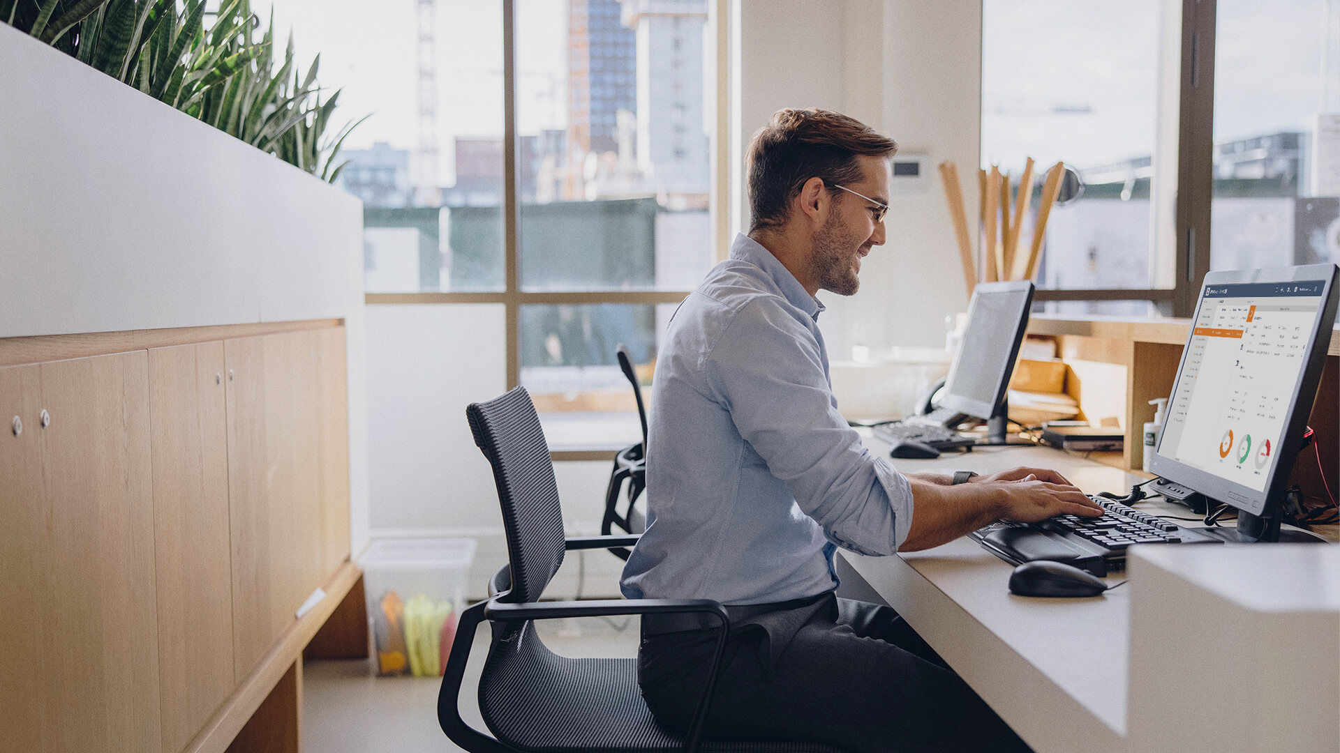 Controllo remoto dei dispositivi BenQ, monitoraggio dello stato e delle performance con le funzioni di gestione DMS.