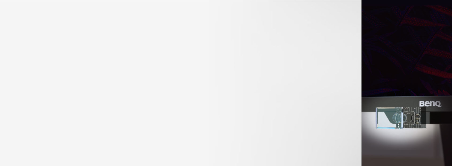 By detecting the ambient light level with BenQ’s ambient light sensor, this technology makes it easy to auto-adjust the screen brightness per the ambient light. 