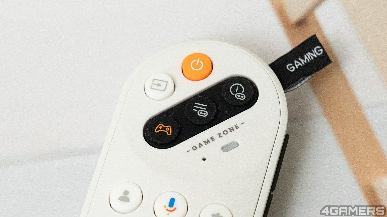 搖控器上方可看到三個 GAMEZONE 2.0 的獨立功能鍵。
