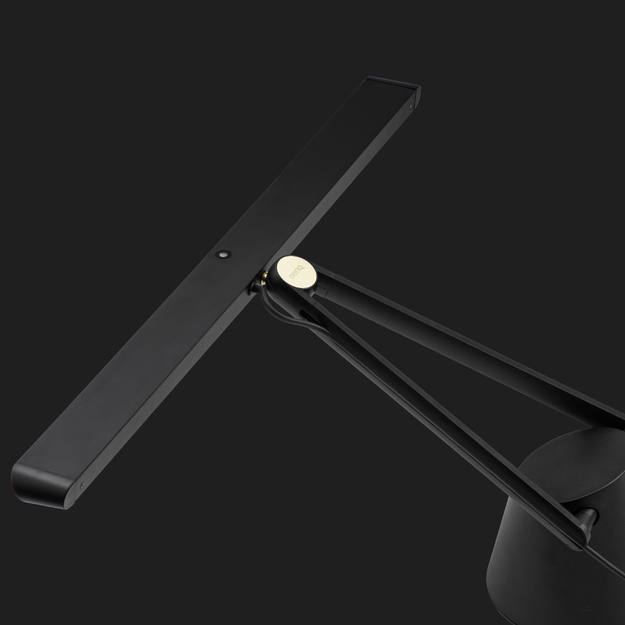 一般燈具插座電源供電為交流電