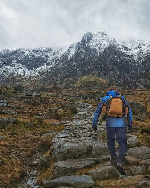 Mark Gilligan, an experienced landscape photographer, shares his experience and his review of BenQ ScreenBar Halo monitor light bar.