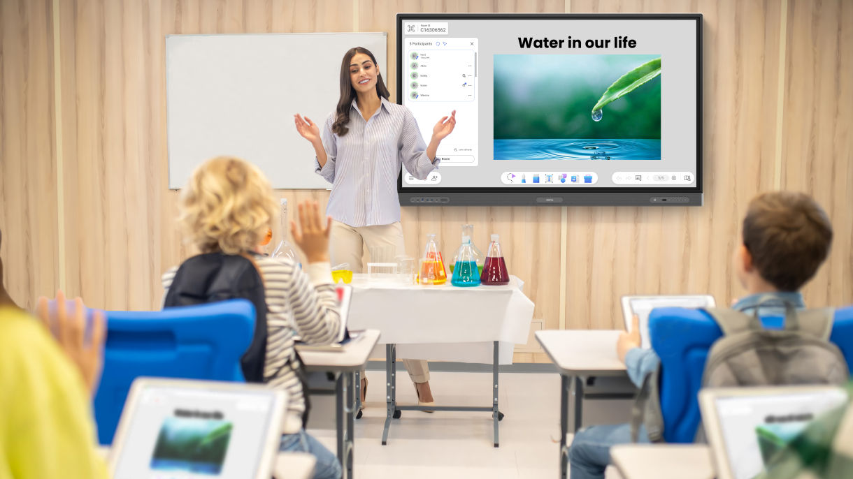 Let students join the session right from their seats. Cloud whiteboarding allows everyone to work together on the canvas simultaneously using their personal devices.