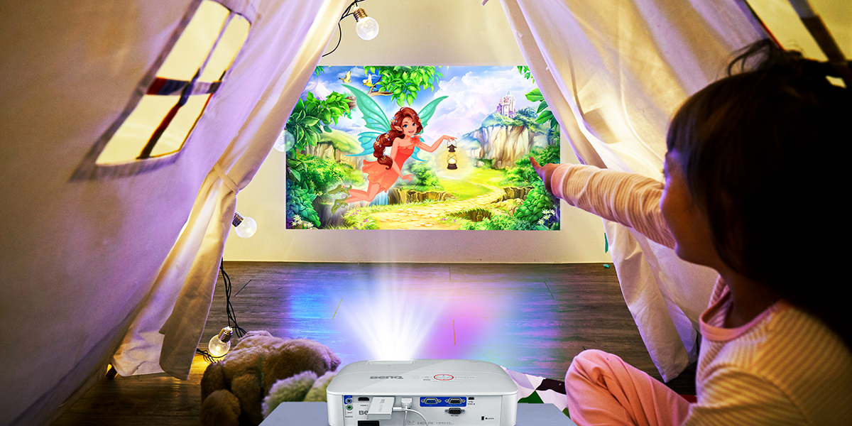 Using a projector to tell story for kids.