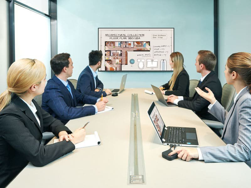 PC-free meeting room displays fit all types of meeting rooms with a wide range of sizes.