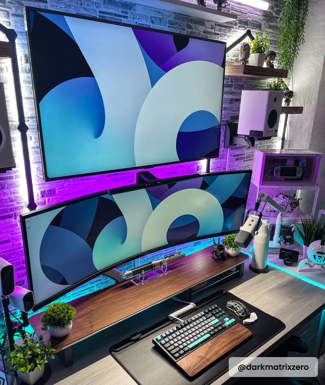 Stacked Monitor Setup 