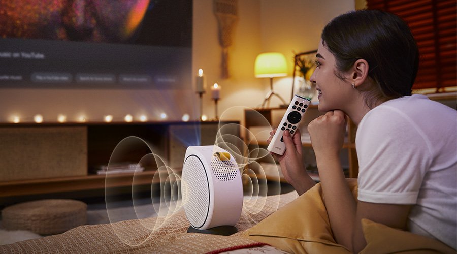 Puikios kokybės garsas per nešiojamiesiems projektoriams pritaikytus garsiakalbius