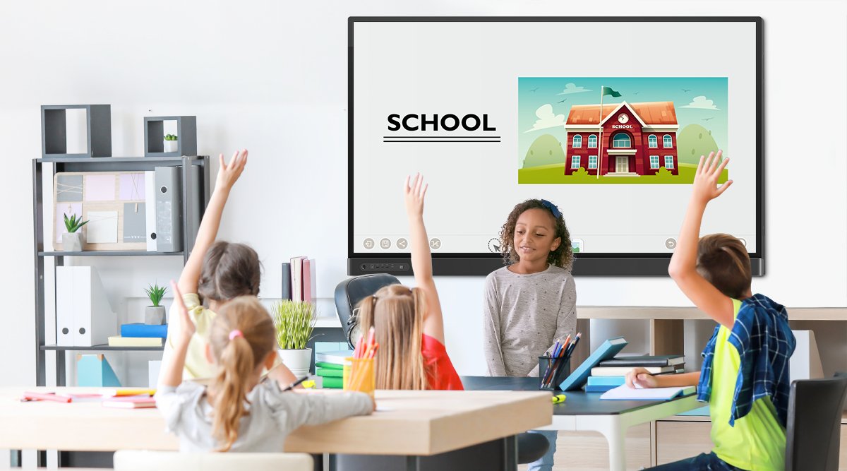 Via smart Interactive Displays, students can enjoy Hot Seat in classrooms.