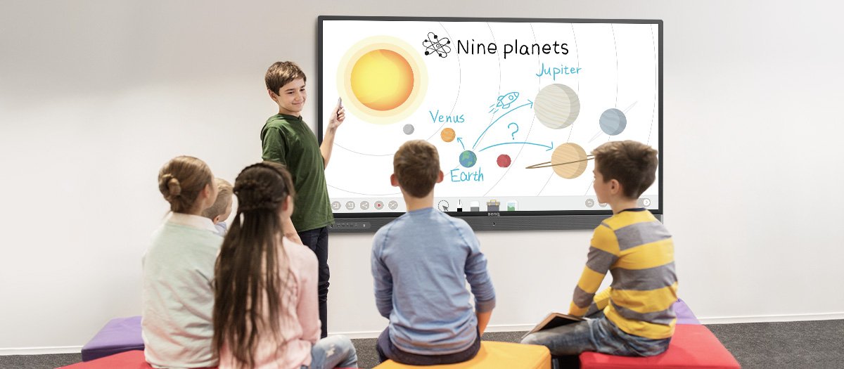 a group of alpha generation students actively participating in science class using BenQ interactive display for presentation