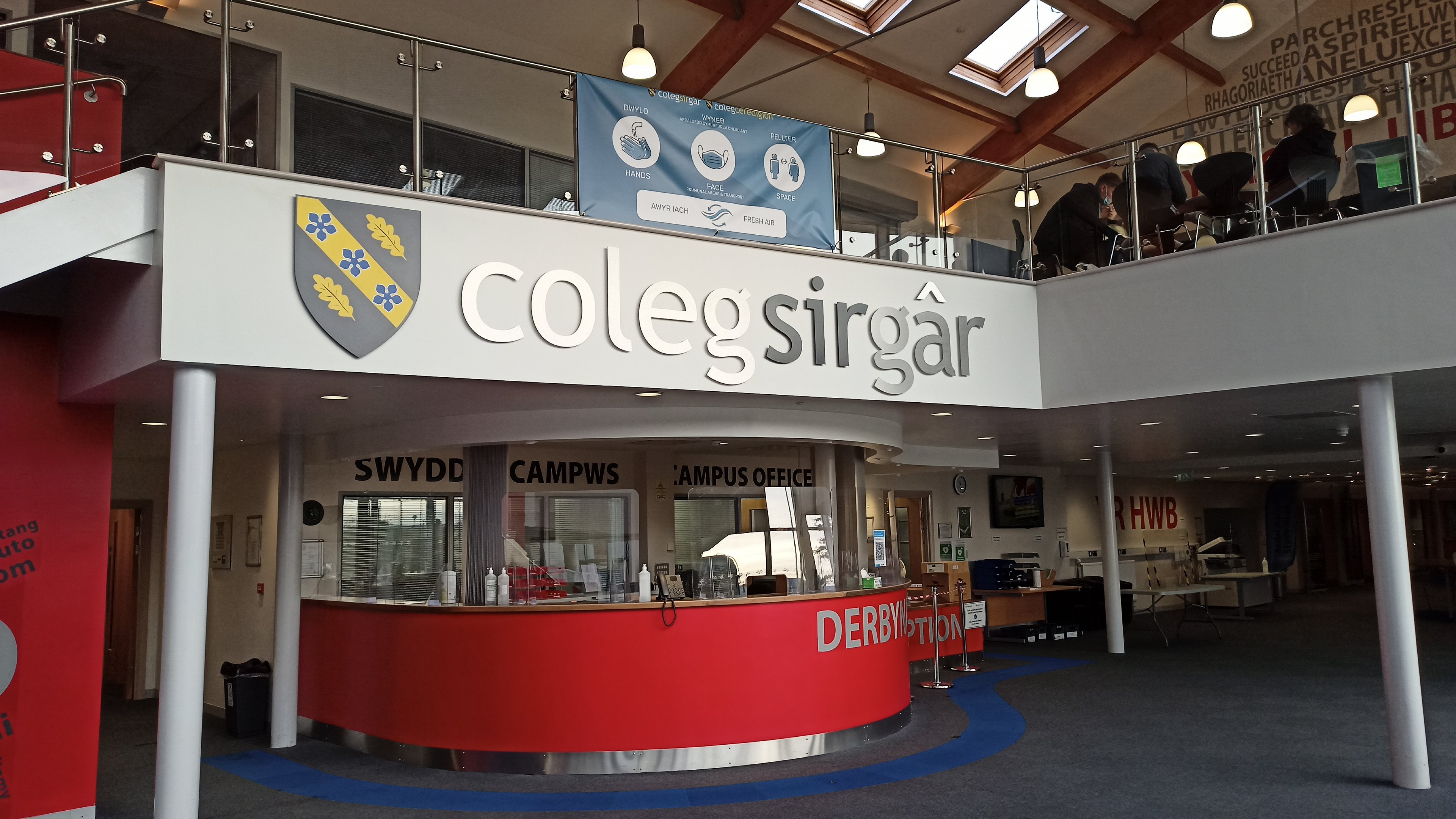Coleg Sir Gâr develops HyFlex classrooms with BenQ RP7502 and ST7502 displays