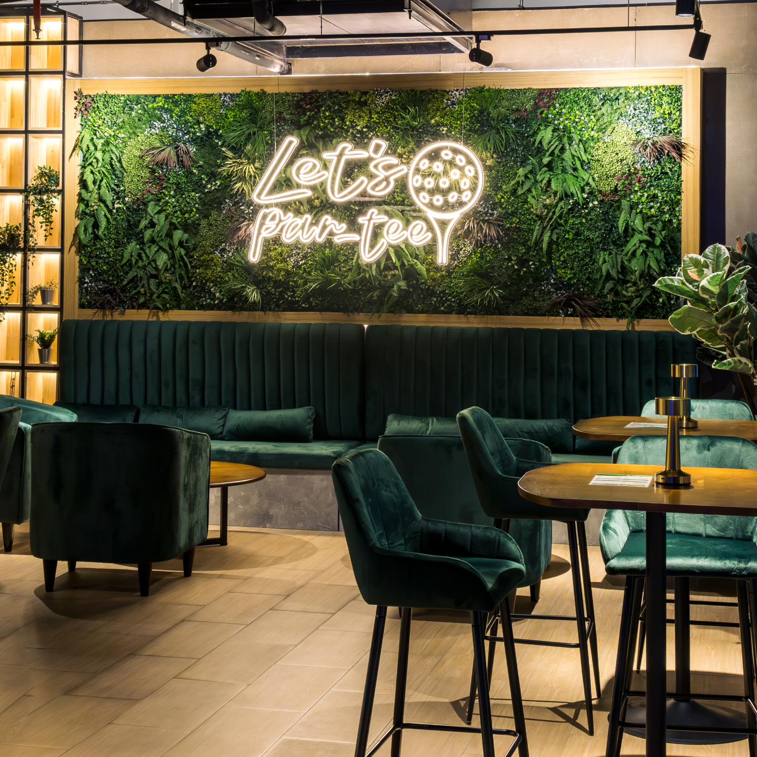 t-Golf KASHI BASE (Fukuoka City, Fukuoka Prefecture)