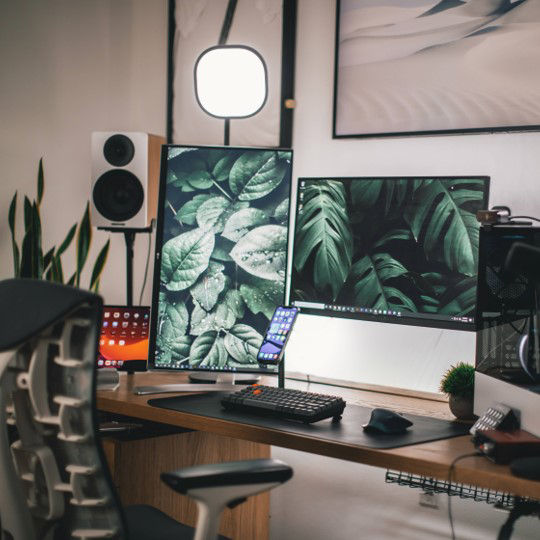 Sala da gioco per PC con doppio monitor