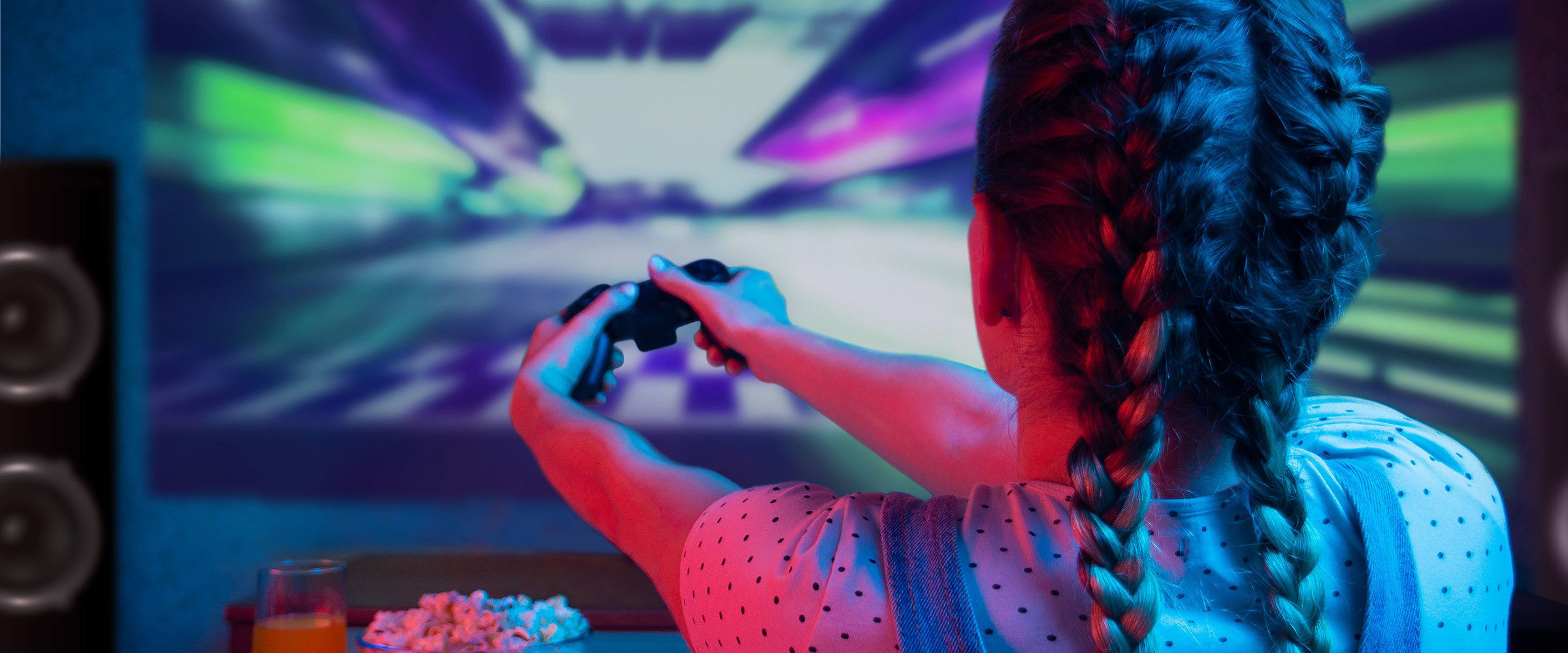 Connect-gaming-console-and-external-audio-to-projector