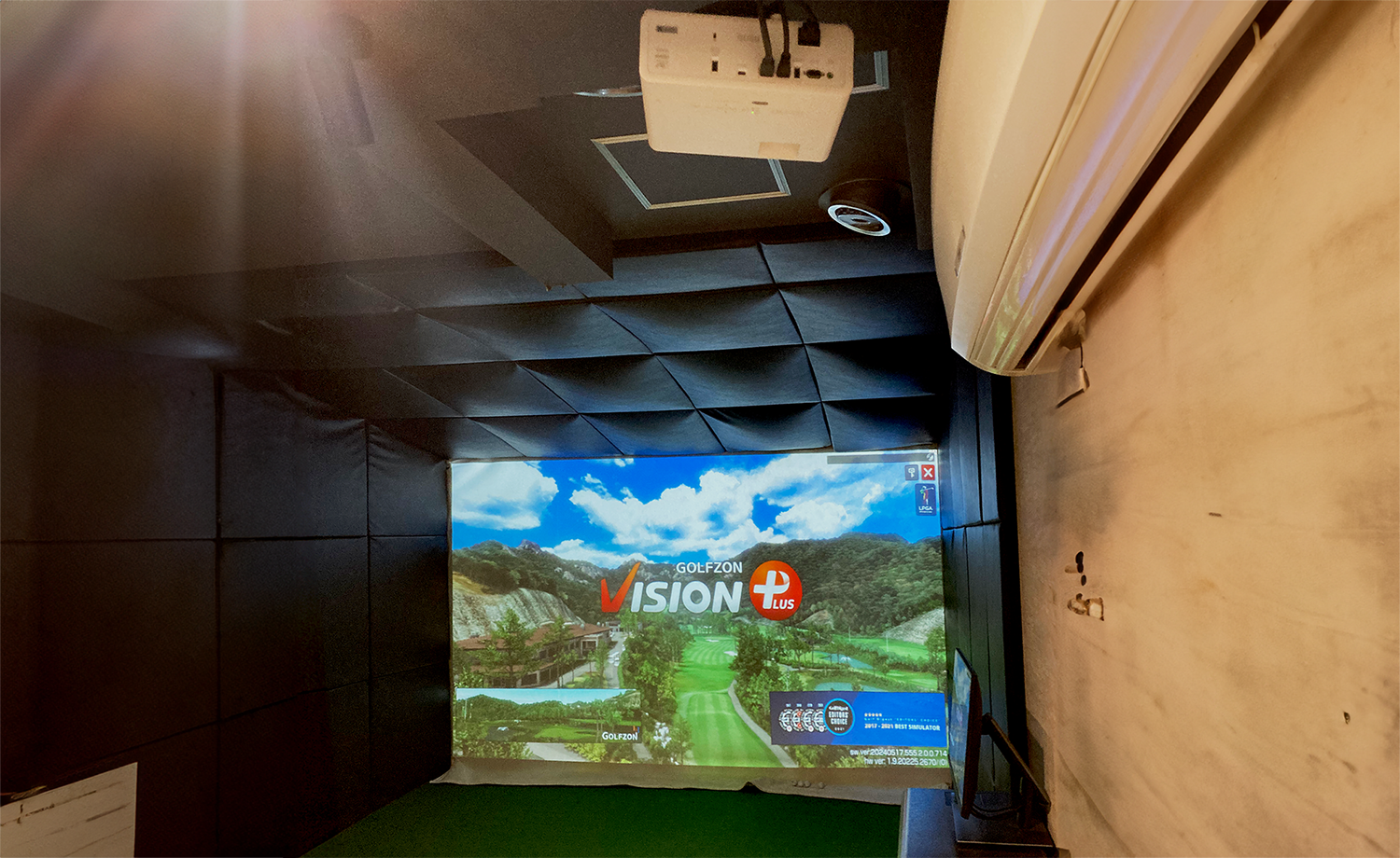 Golf Projector LW650 Facility Case Study