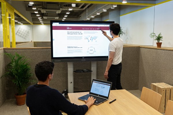 Impact Hub Boosts Coworking Synergy with Interactive Displays and Wireless Presentation