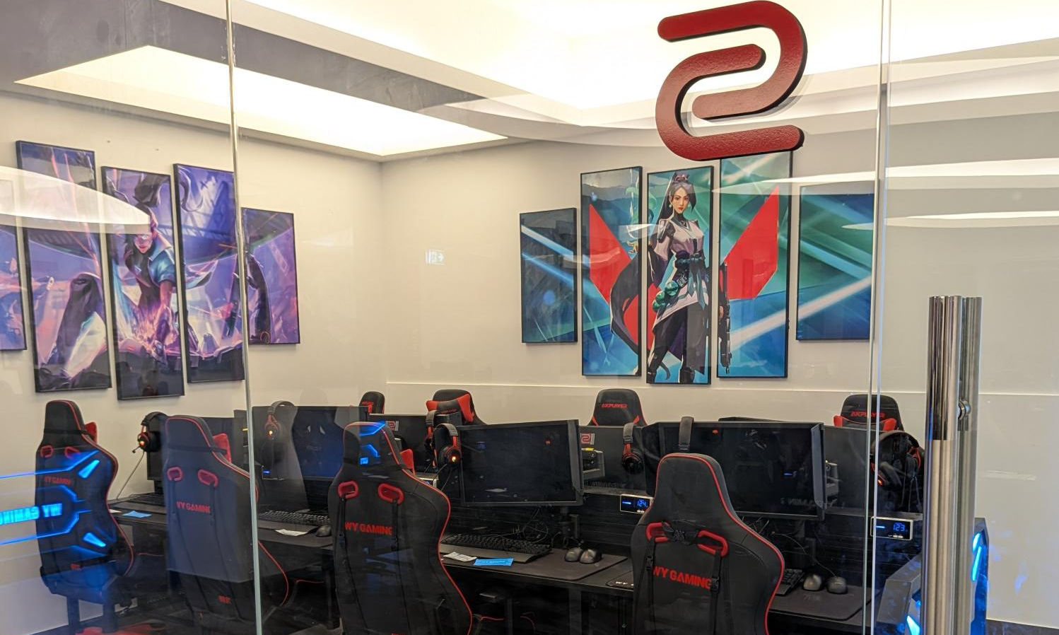 A picture of the ZOWIE Zone in WY Gaming, an internet cafe in Sydney, Australia.