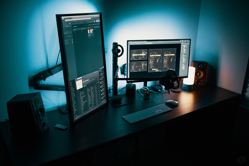 Desks With Multiple Monitors, Best Lighting Position For Computer Desk