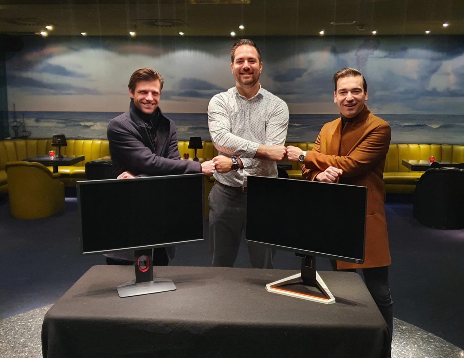 v.l.n.r. Davey van Aken (Marketing Benelux), Jim Lehmann (oprichter en mede-eigenaar van ECV esports) en Danny Neijs (Business Director BenQ Benelux)