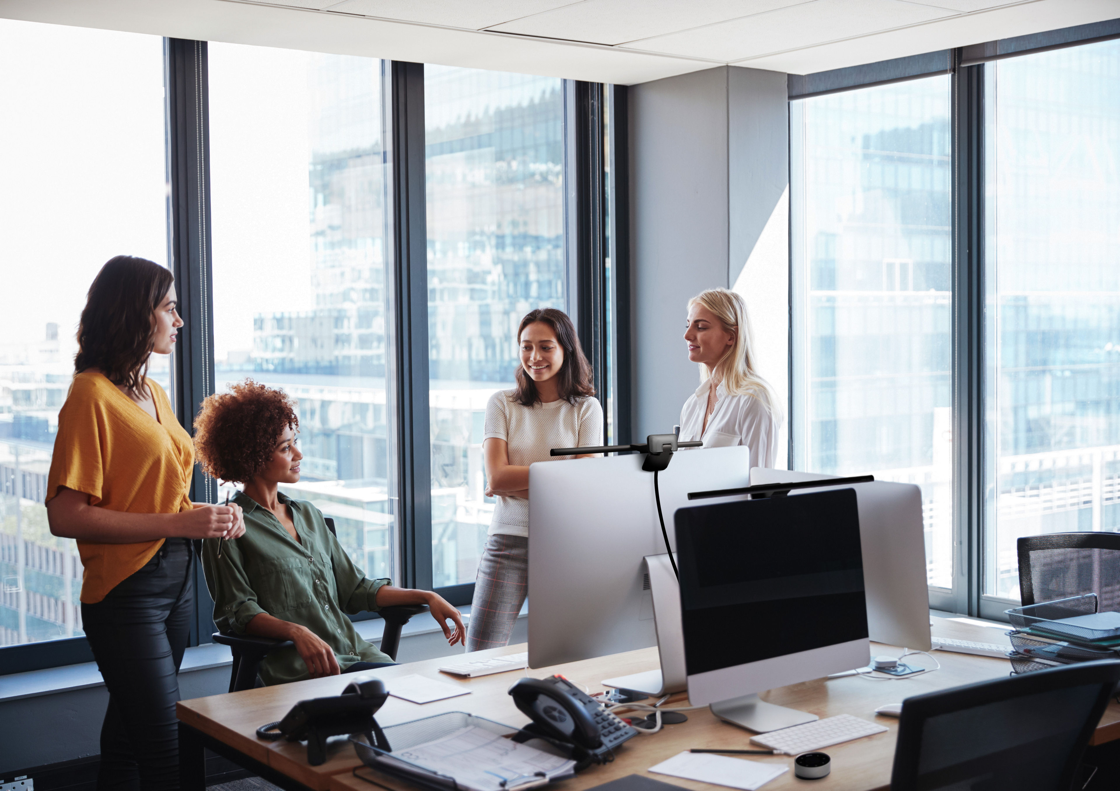 Ateitsplatzbeleuchtung bei zwei Monitoren 