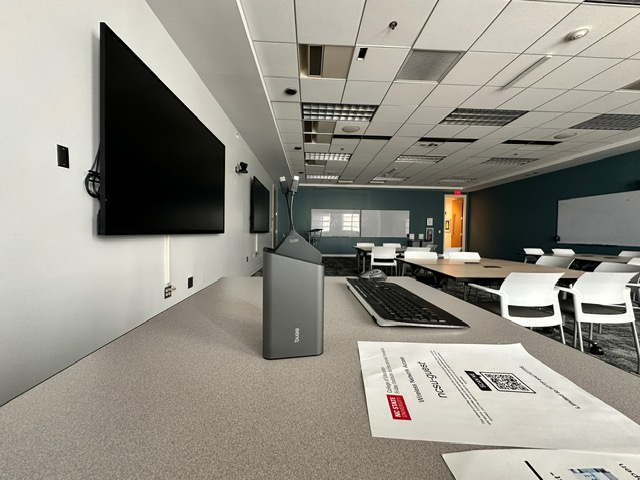 Plug-and-play wireless AV setup