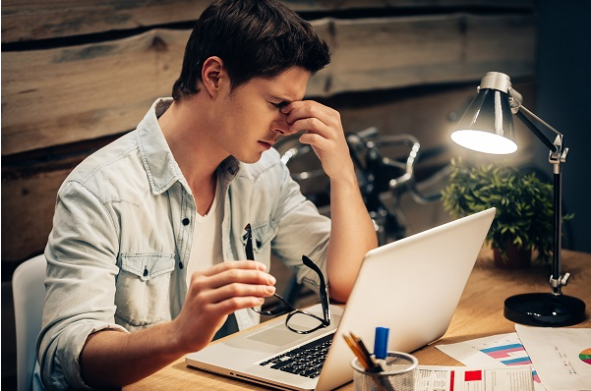 Desk lamp: la luce perfetta per una scrivania illuminata