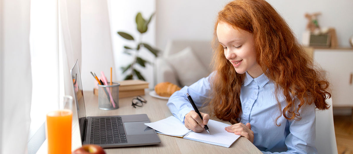 Student pays attention during remote class