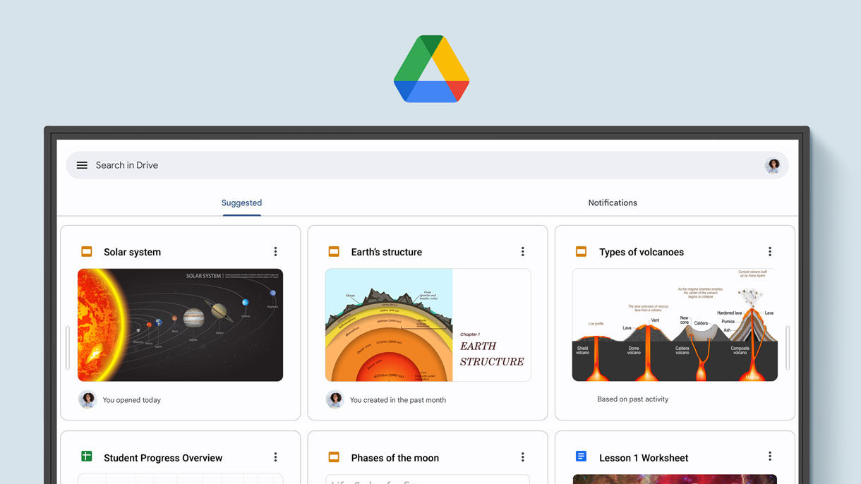 Digitale Tafel zeigt einen Dienst von Google an.