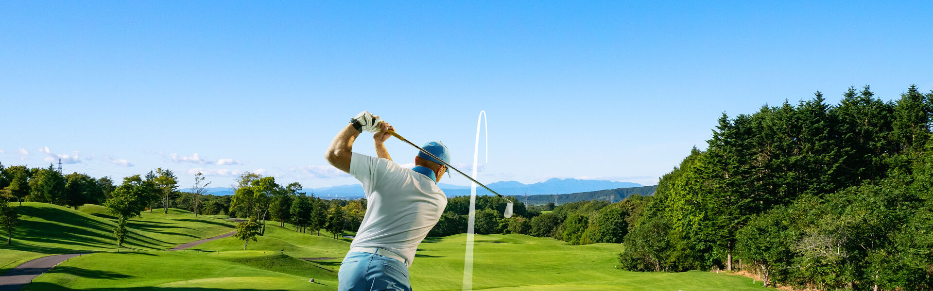 Golf simulation with realistic course visuals powered by BenQ AH30ST projector