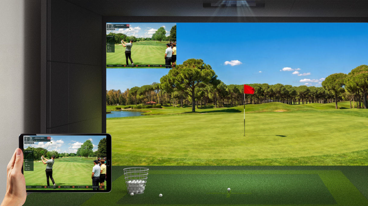 BenQ Golf Dual-source Picture-in-Picture mode on a golf simulator screen showing a live tournament alongside gameplay