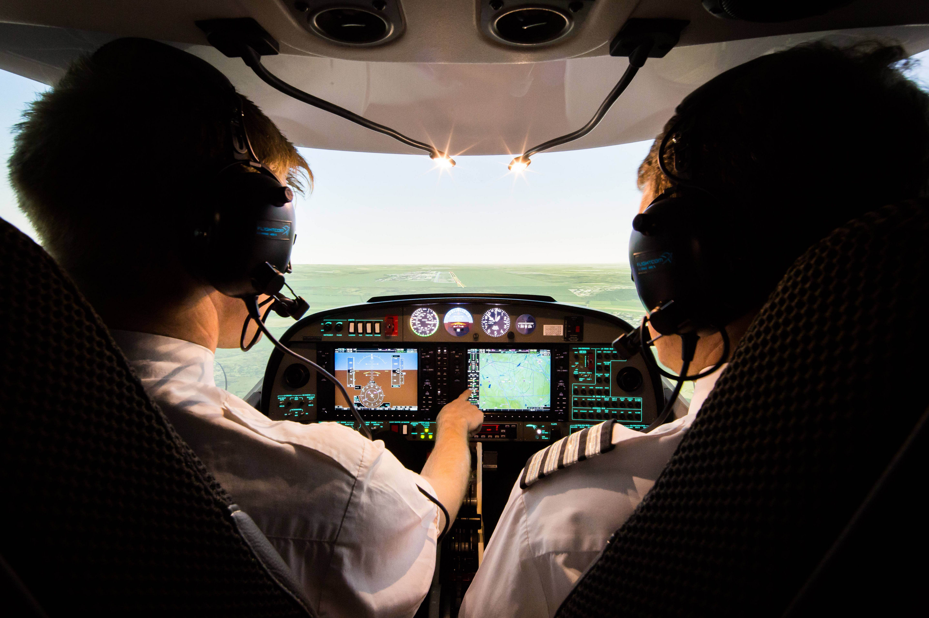AFN adquiere un nuevo simulador de vuelo - Escuela de pilotos de
