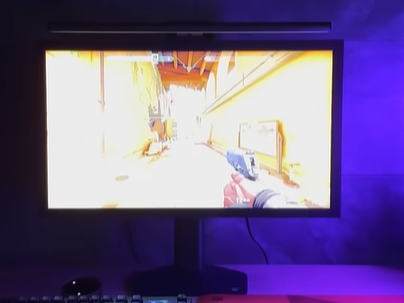 薄暗い環境でのモニター利用