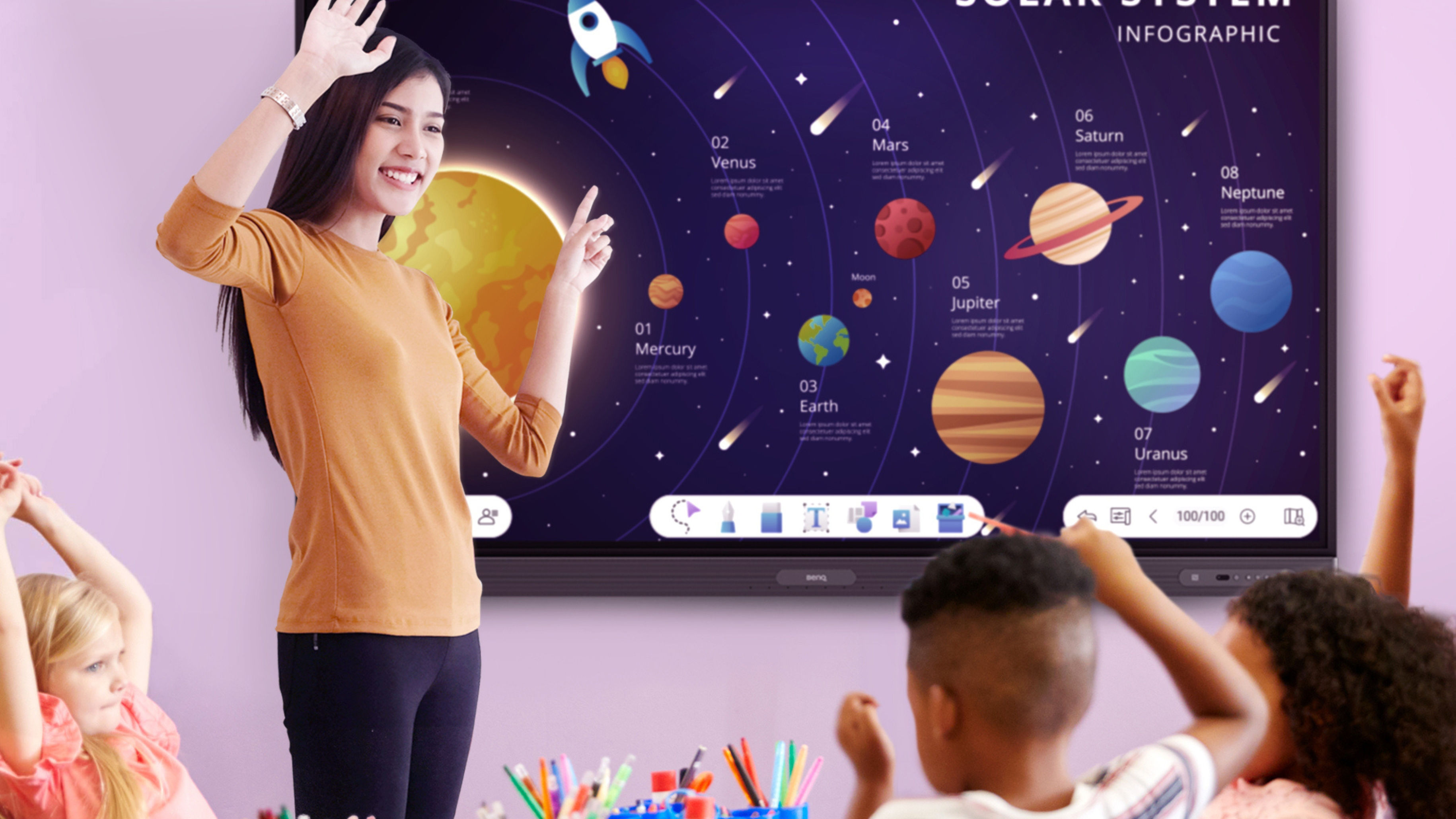 多機能な電子黒板「BenQ Board」で学校の教育現場をDXし、 アクティブラーニングや効率的な授業、端末の管理をサポートします。