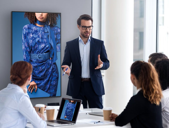 ST4302 Smart Signage for Meeting Room Portrait Mode