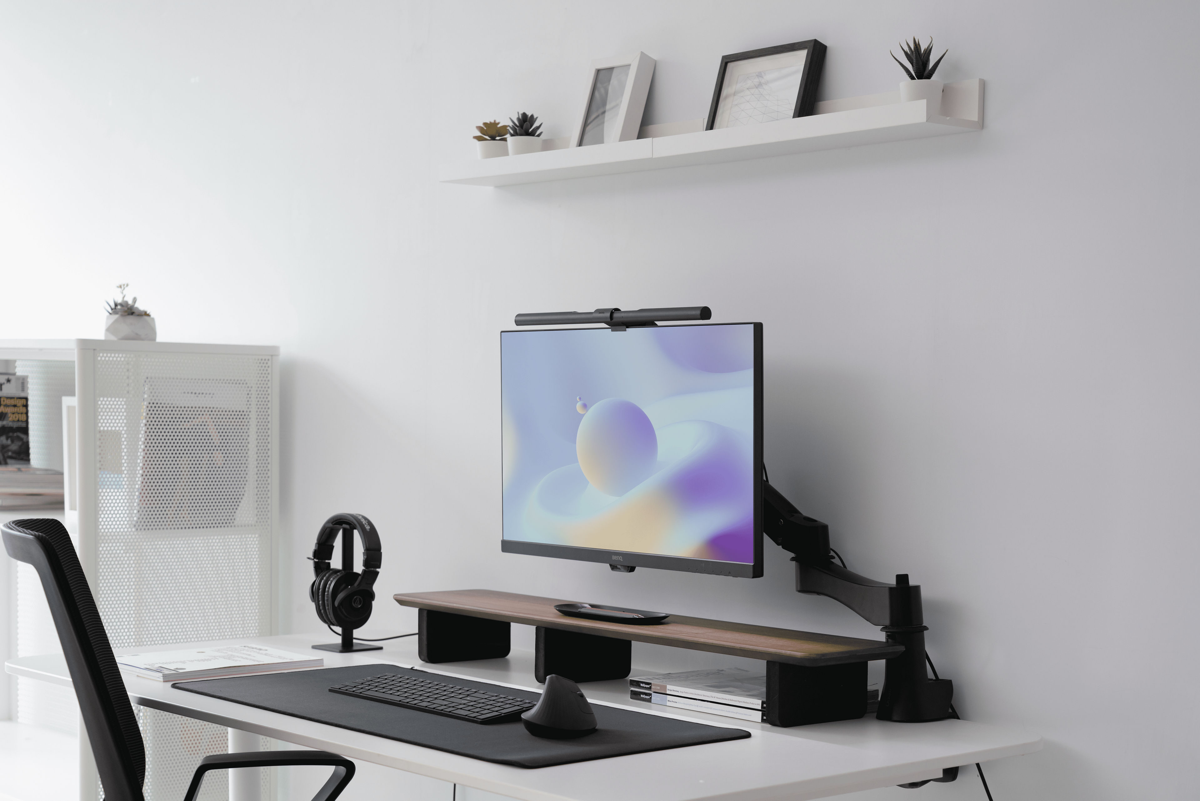 Over monitor desk deals lamp