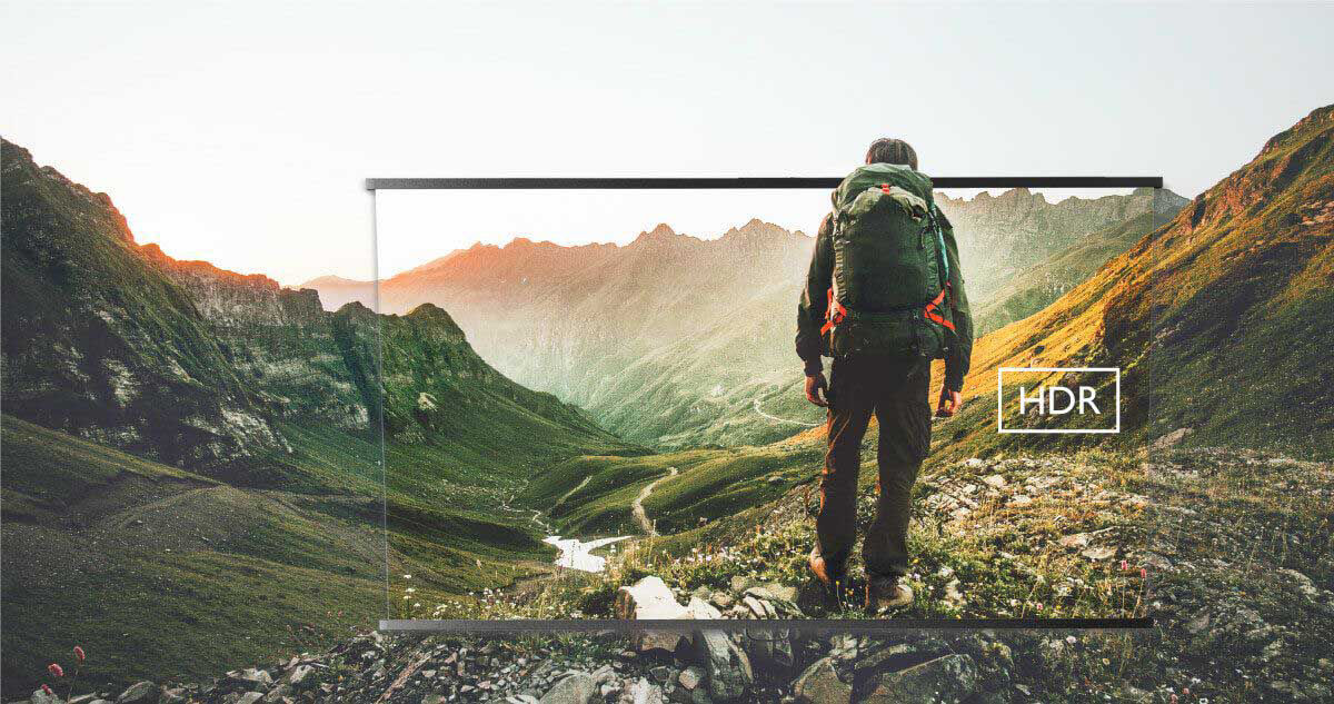 Ein HDR-Bild einer Berglandschaft gibt alle Details hochaufgelöst realitätsnah wieder.