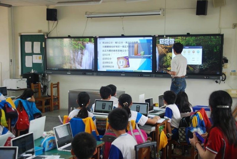 BenQ 教育互動觸控顯示器可取代傳統黑板讓上課更具協作性