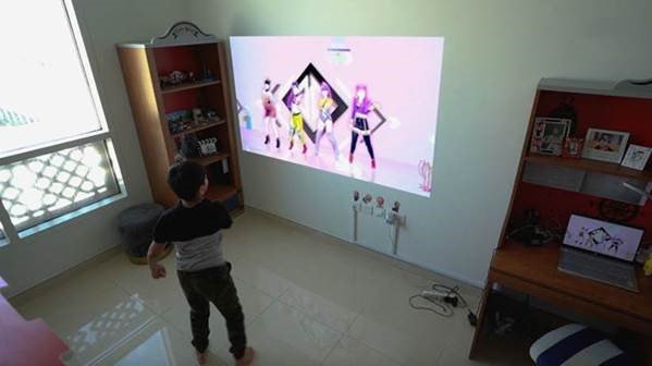 Smart projector used at home for children's extracurricular activities