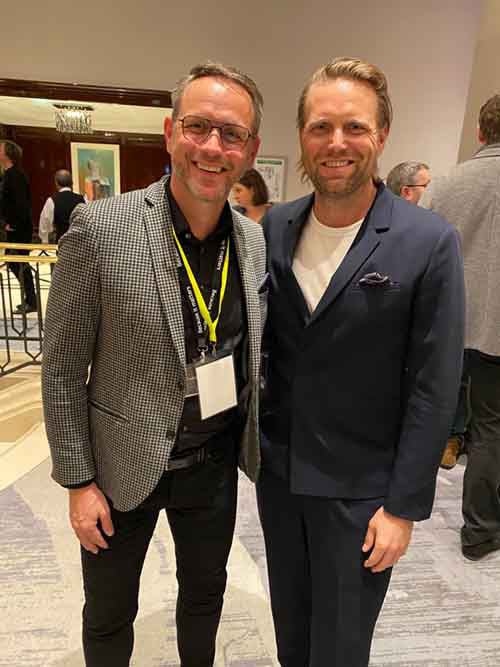 Beachvolleyballer Julius Brink mit Guido Forsthövel von BenQ auf der Laser TV Premiere in Berlin