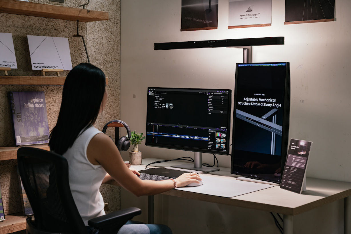 ScreenBar® Max 內建可調式後背光功能