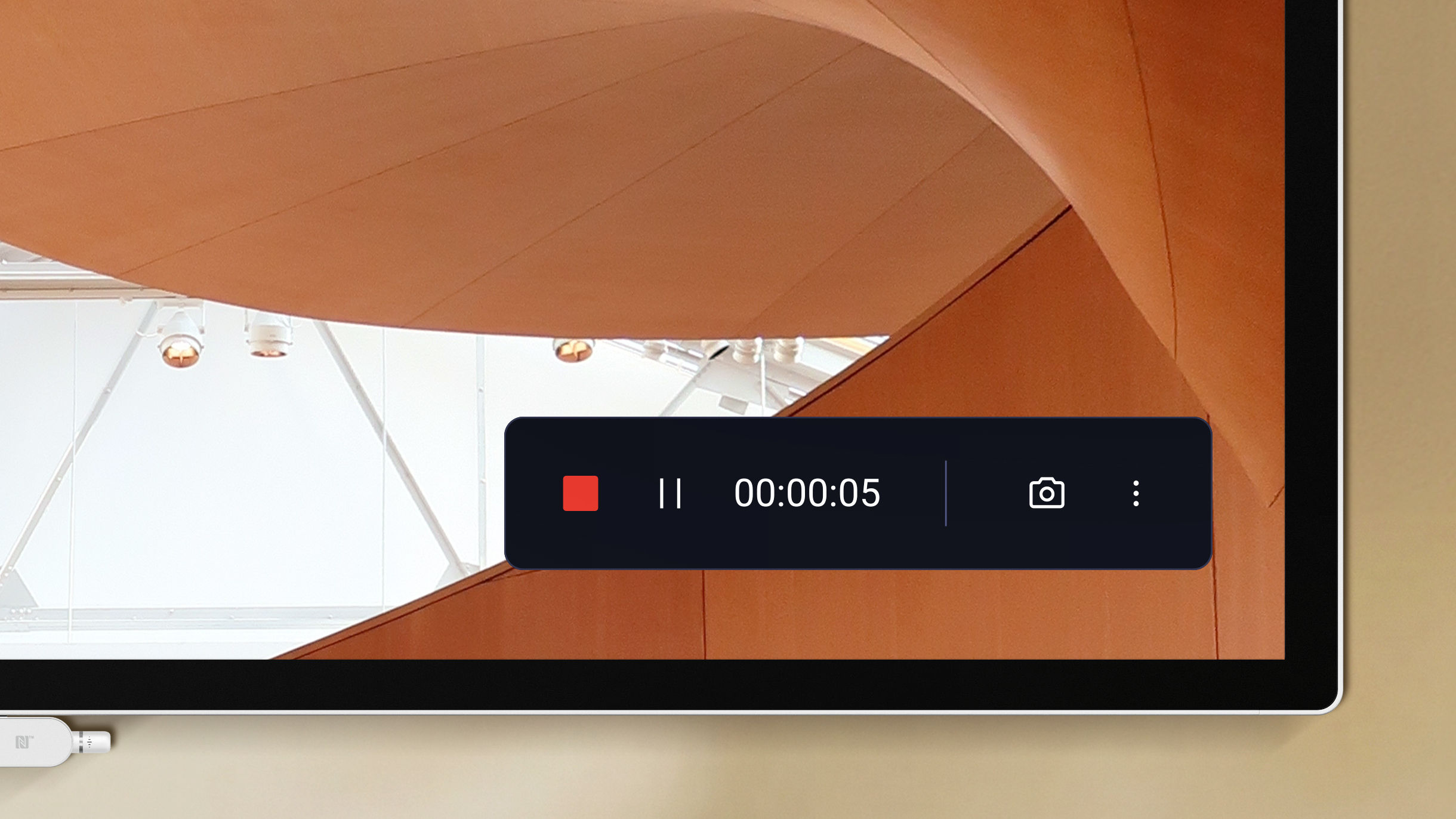 A close-up of the SummarAI toolbar on a BenQ Board, where meeting participants can tap the camera icon to take a screenshot of the content displayed on screen.