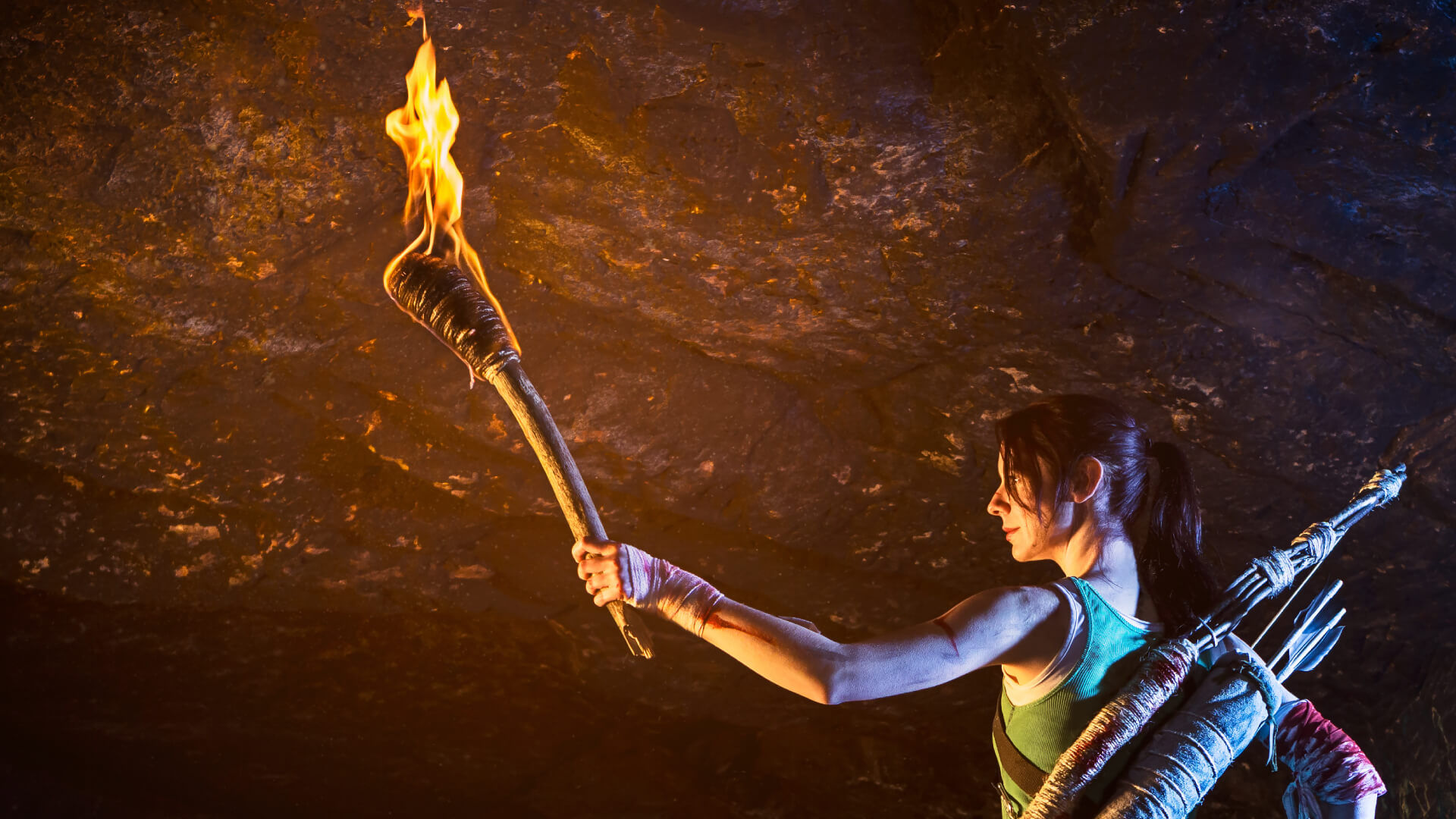 Femme avec une torche de feu.