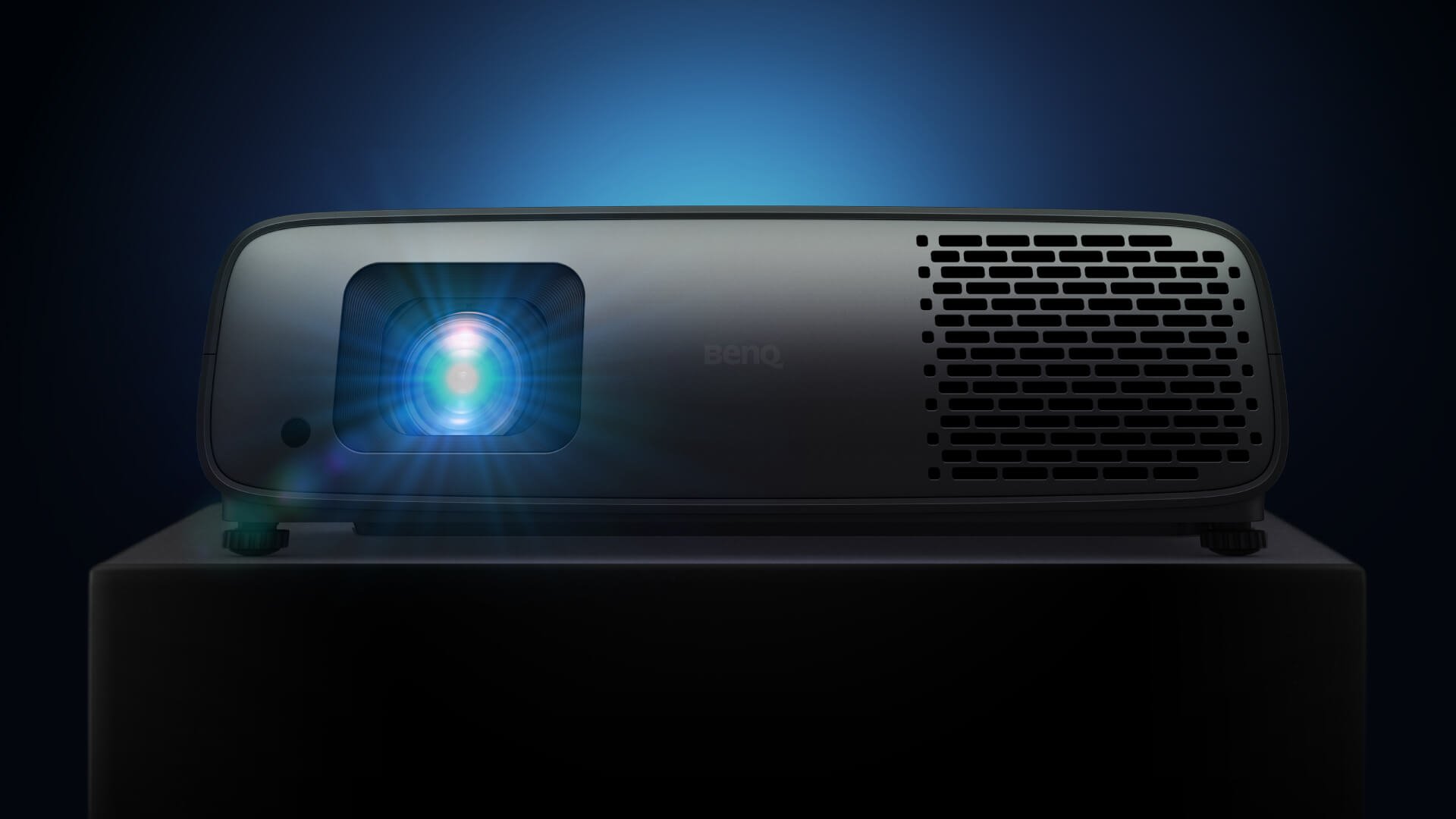 BenQ W4000i | 4K HDR 4LED projektor pro domácí kino s jasem 3200 lm, 100% pokrytím DCI-P3 a dokonalými detaily pro středně velké AV místnosti
