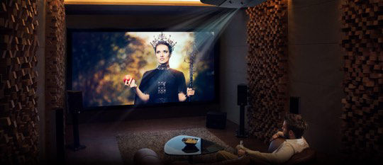 authentisches 4K Kinofeeling mit dem CinePro Heimkino Beamer
