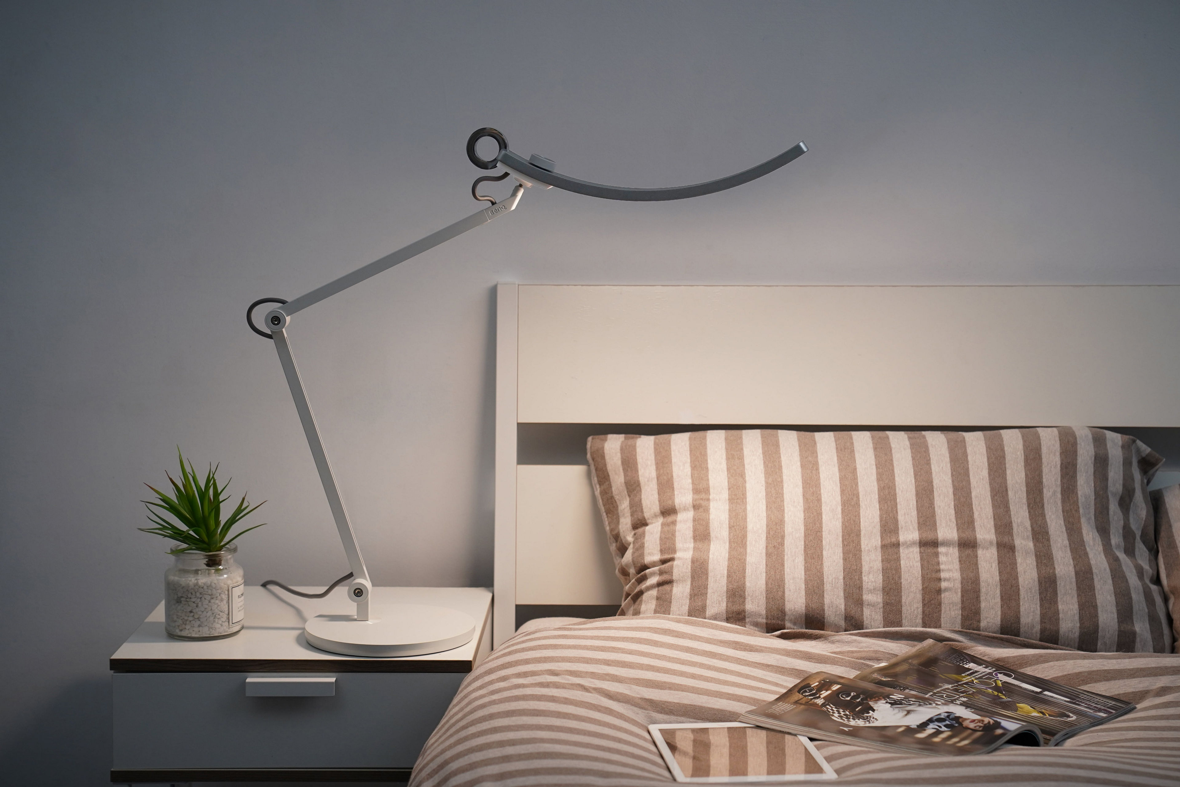 BenQ e-Reading Desk Lamp provides color-tuned lights with different intensity to build your circadian lighting.