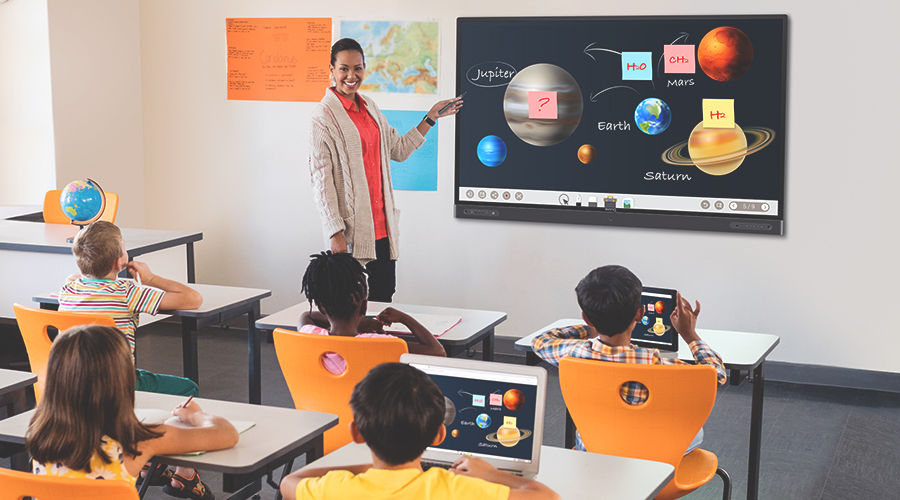 4 Ways to Present Class Materials to Students on Interactive Displays