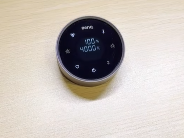 モニターライトで色温度を高く