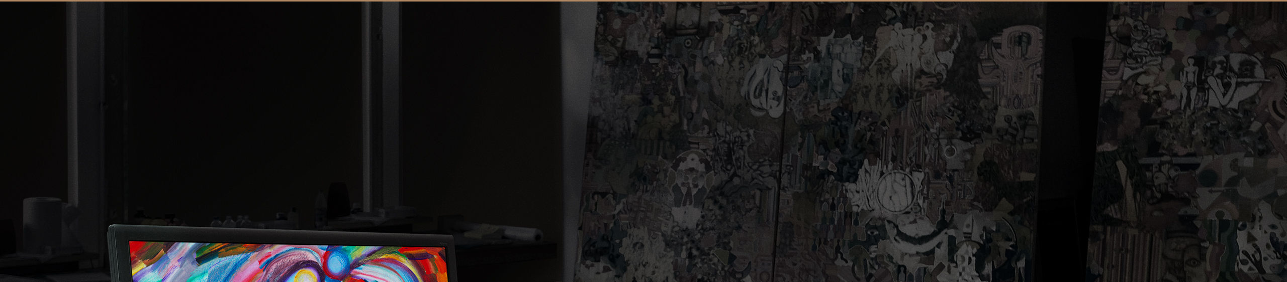 pd3200u's darkroom mode adjusts image brightness and contrast for work in dark environment